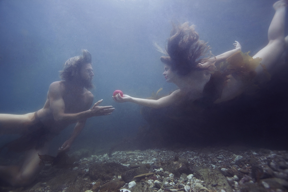 CORINA LINDER AND BARON MODEL AS ADAM AND EVE UNDERWATER NEAR CATALINA ISLAND. (PHOTOGRAPH BY © JENNY BAUMERT 2013.)