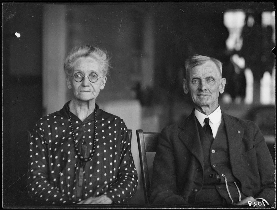 Mr. & Mrs. C.H. Read, golden wedding. - October 10, 1926