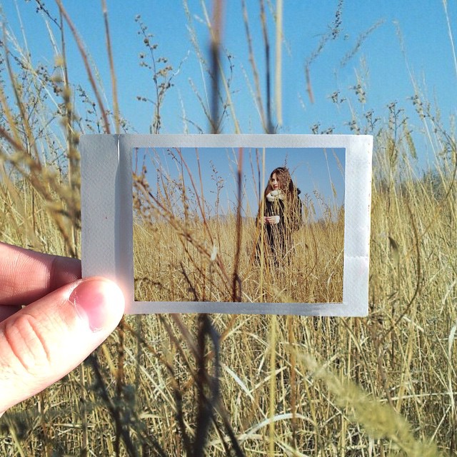 Фото через полароид