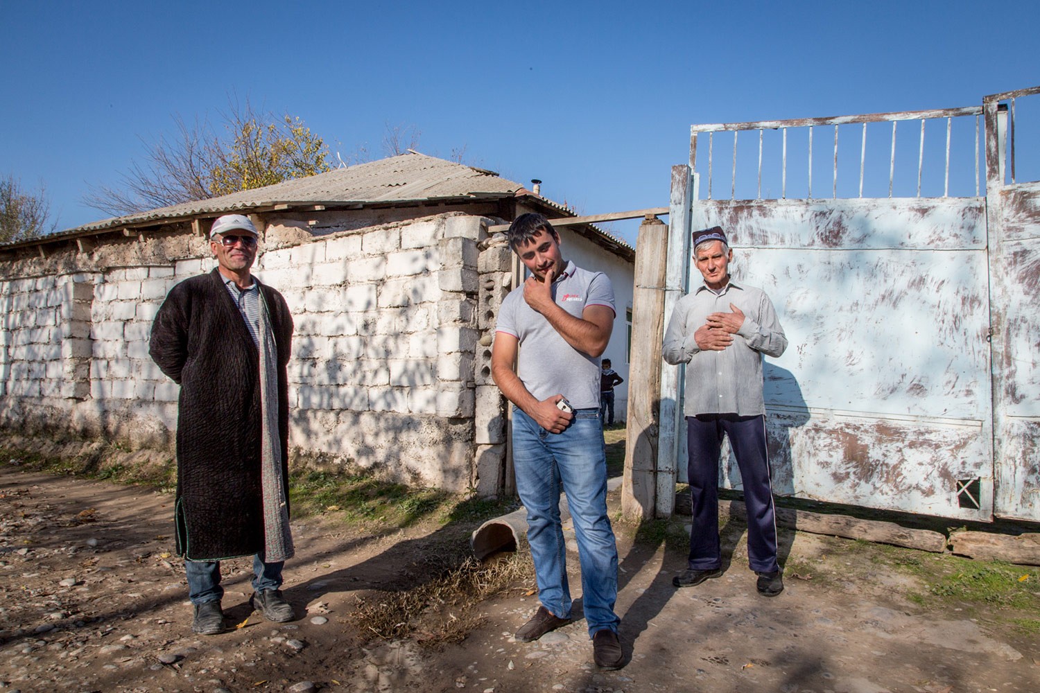 Жил был таджик. Таджикистан как живут люди фото. Как живут таджики. Дома узбеков на родине. Таджик живой.