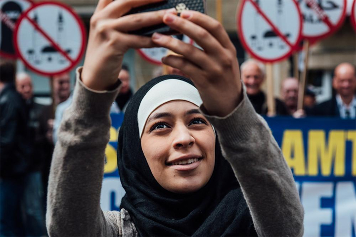 muslim-selfie-on-atiislamic-protest_01