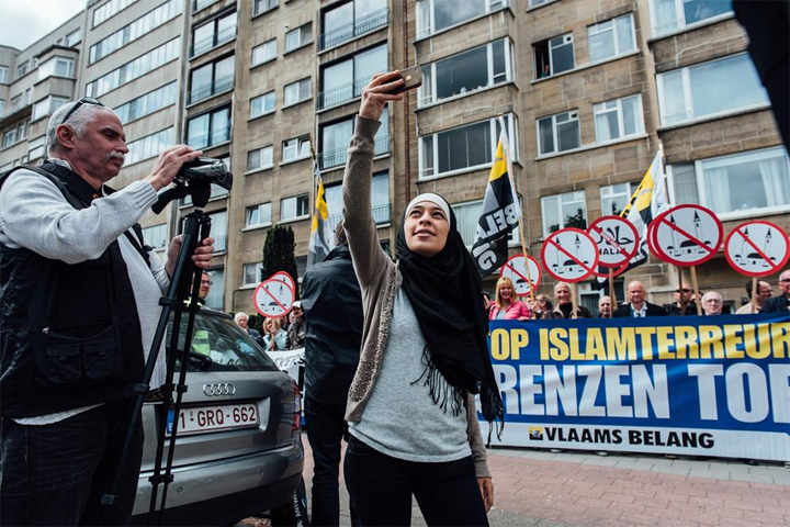 muslim-selfie-on-atiislamic-protest_03