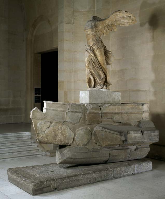 museums_louvre_samothrace