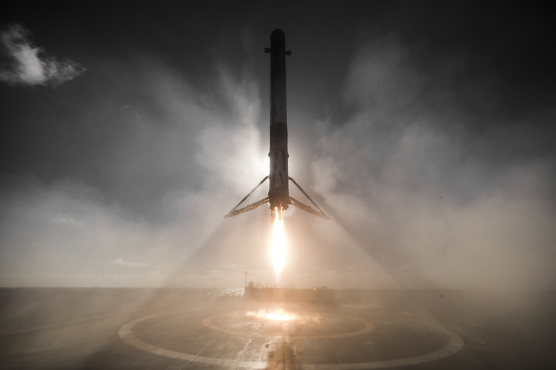SpaceX выложила перфекционистскую фотографию посадки ракеты Falcon 9. Интернет — журнал birdinflight.com