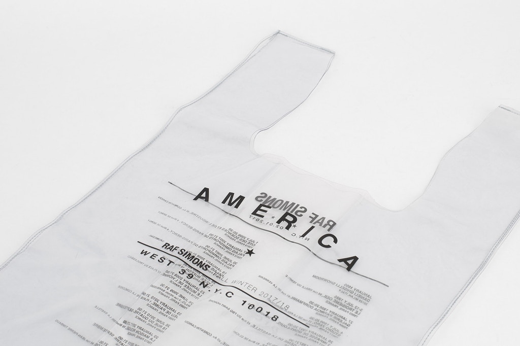 https_jp.hypebeast.comfiles201712raf-simons-voo-store-shopping-bag-2