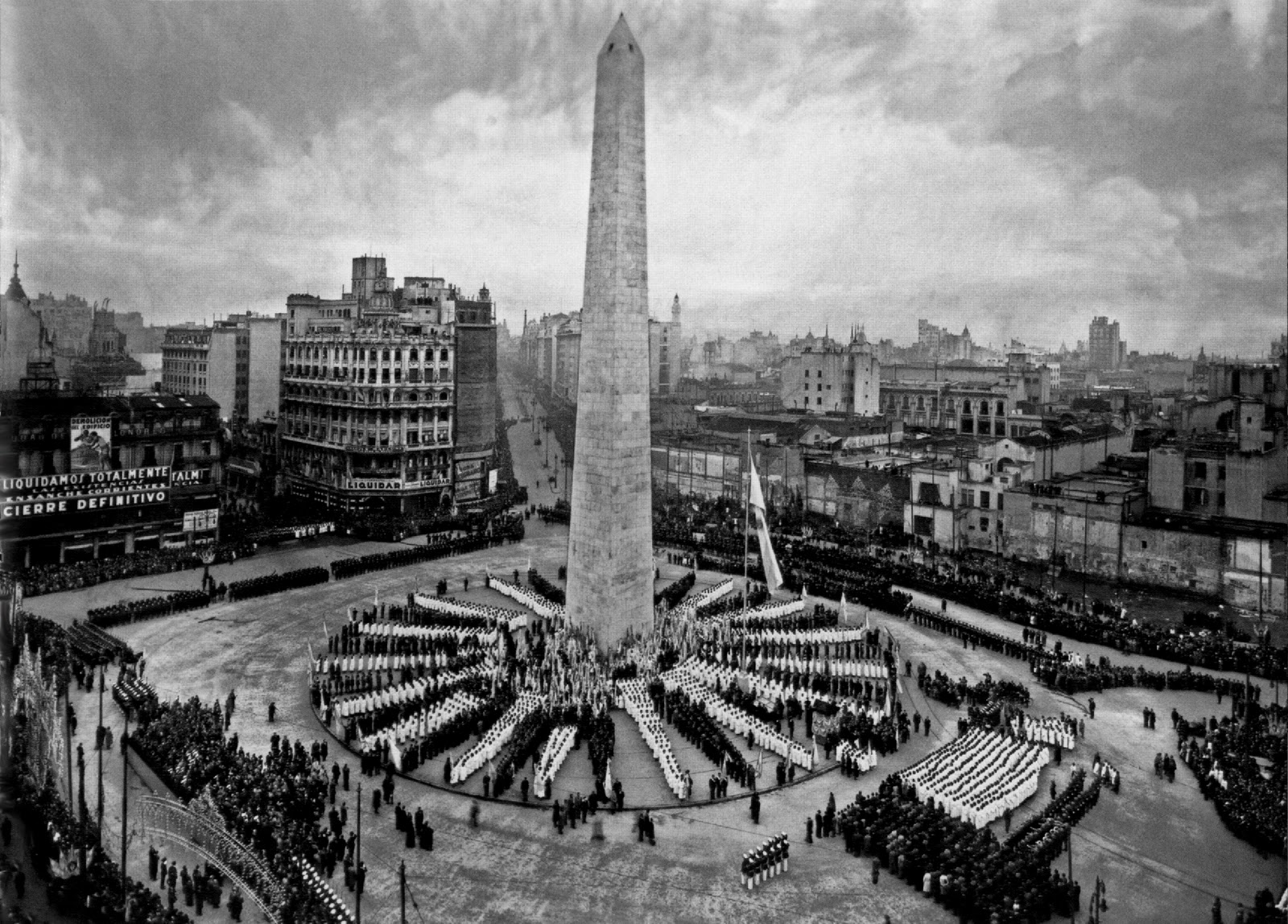 Horacio_Coppola_-_Buenos_Aires_1936_-_Plaza_de_la_República