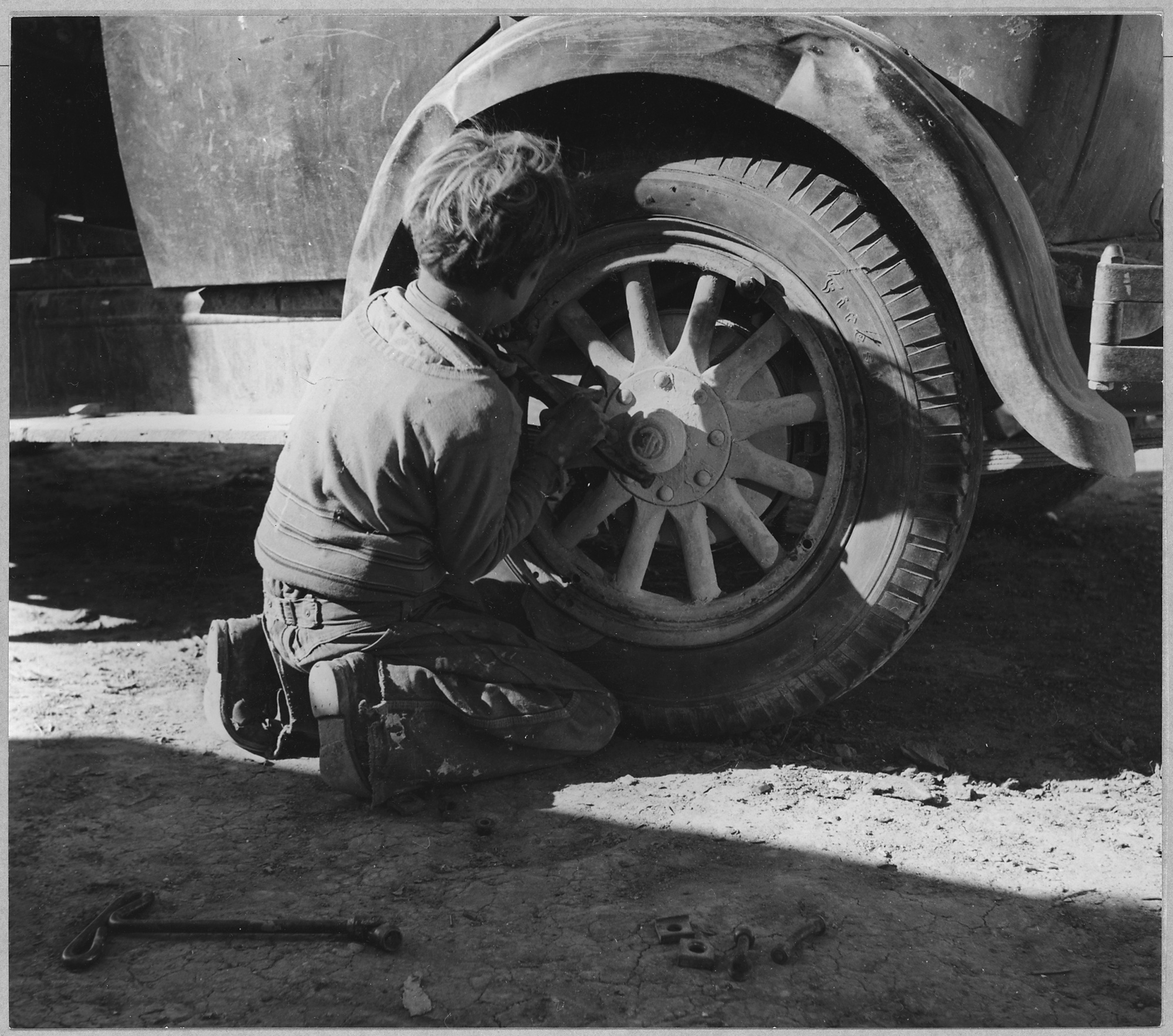 dorothea_lang_South_of_Eloy,_Pinal_County,_Arizona._Ten-year-old_migratory_Mexican_cotton_picker._He_was_born_in_T_._._._-_NARA_-_522015