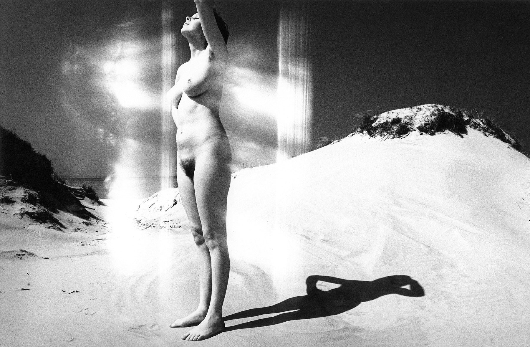 Виргилиус Шонта5. Женщина возле моря. 1980. Предоставлено семьей фотографа и Р. Пожерскисом