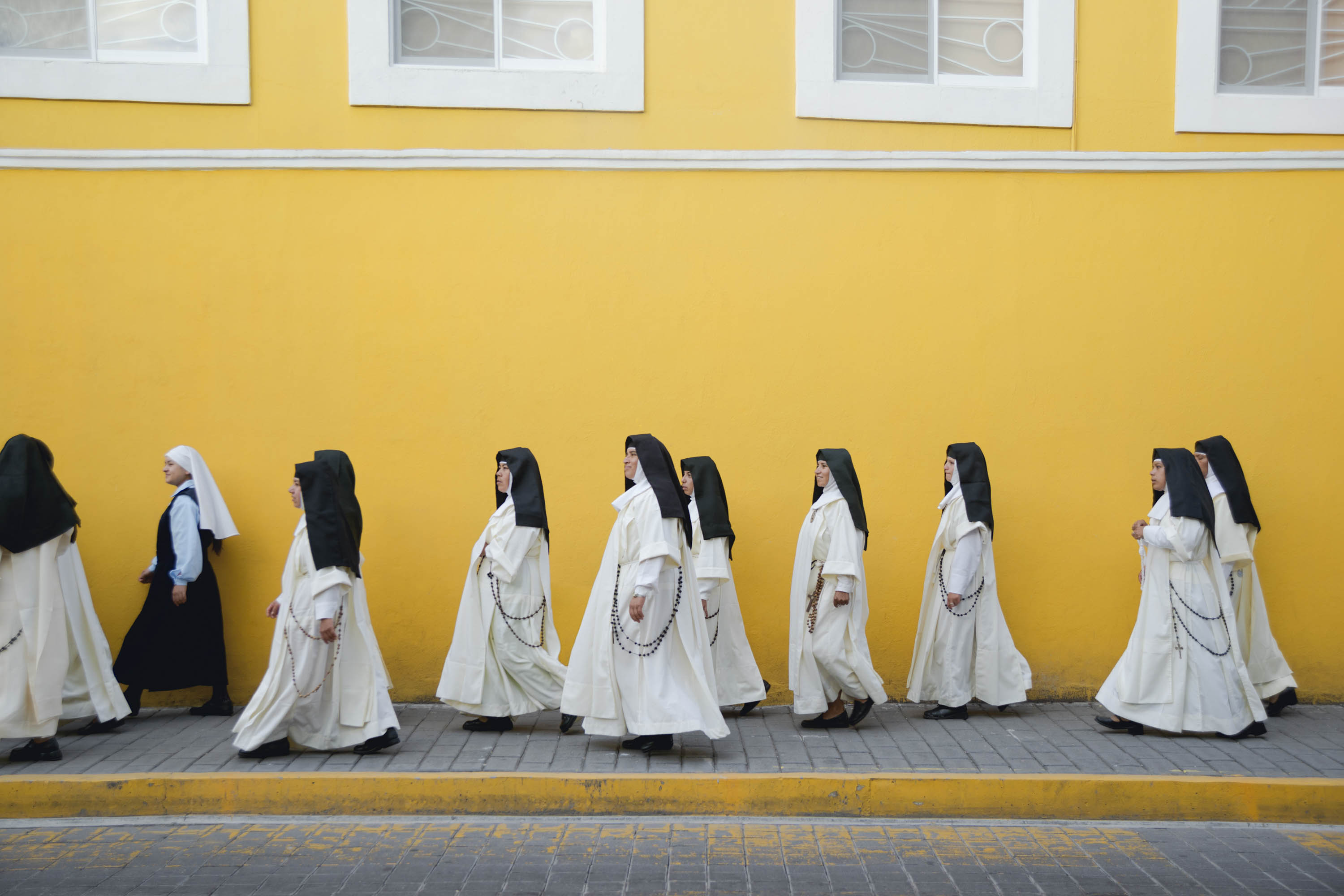 Жизнь в монастыре истории. Монахини в монастыре. Жизнь монахинь в женском монастыре. Женский католический монастырь. Католическая монахиня.