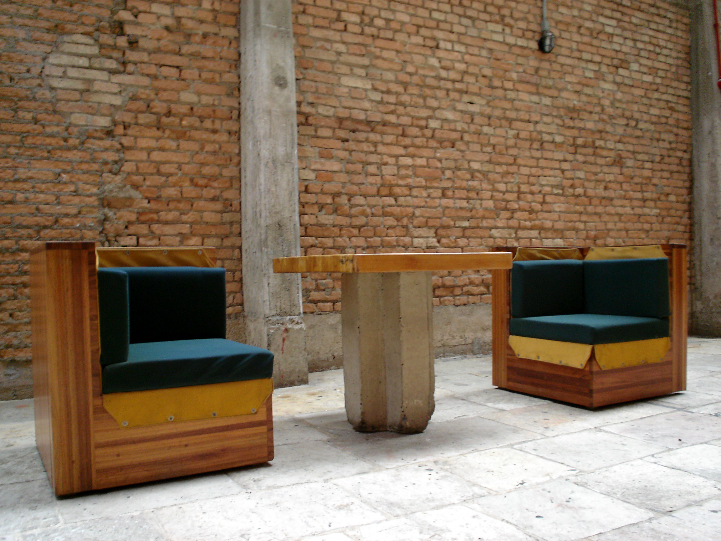 Lina_Bo_Bardi_furniture_for_SESC_Pompéia_paulisson miura_wikimedia_commons