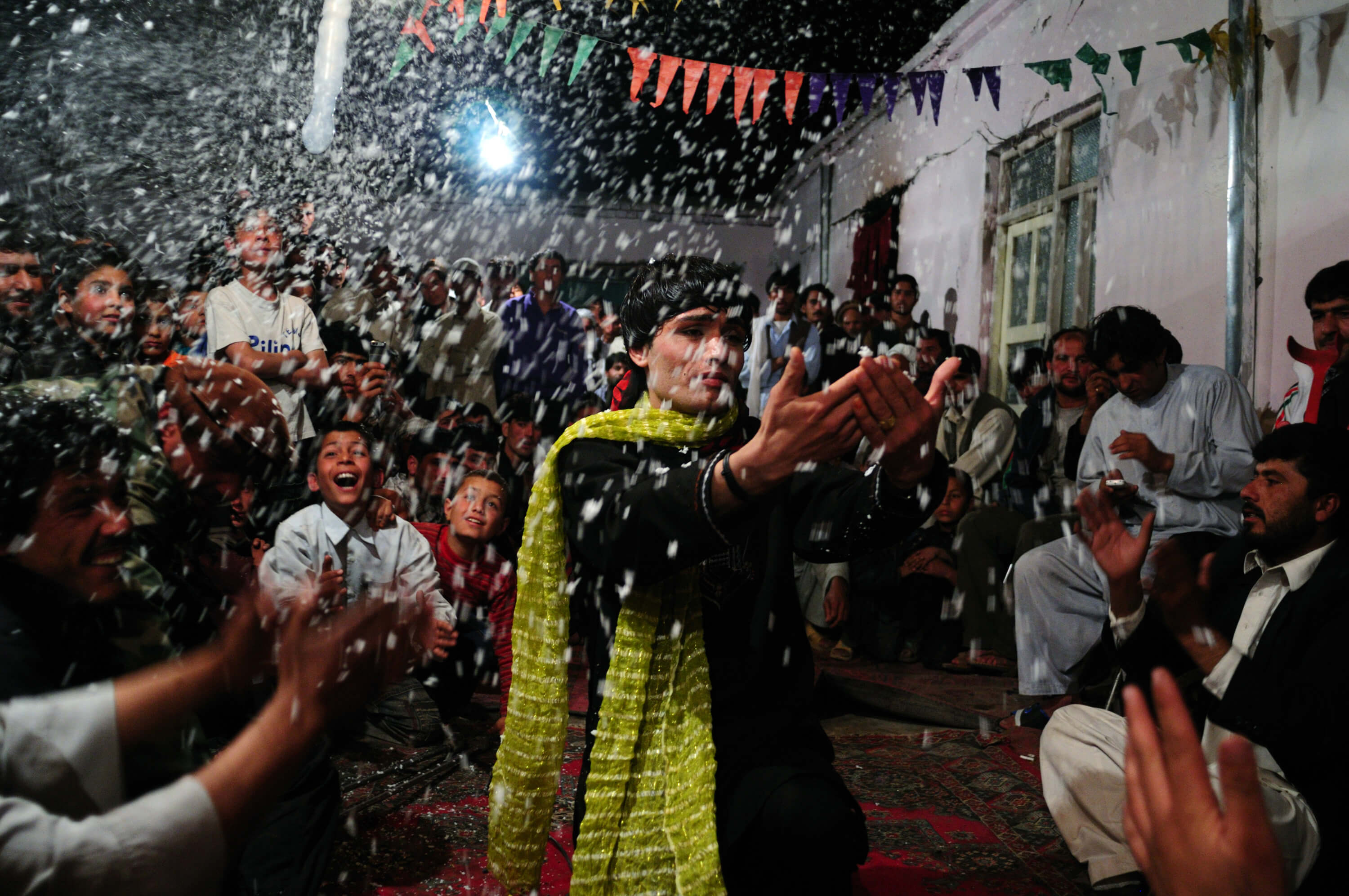 Танцующие мальчики афганистана бача-бази Барат Али Батур