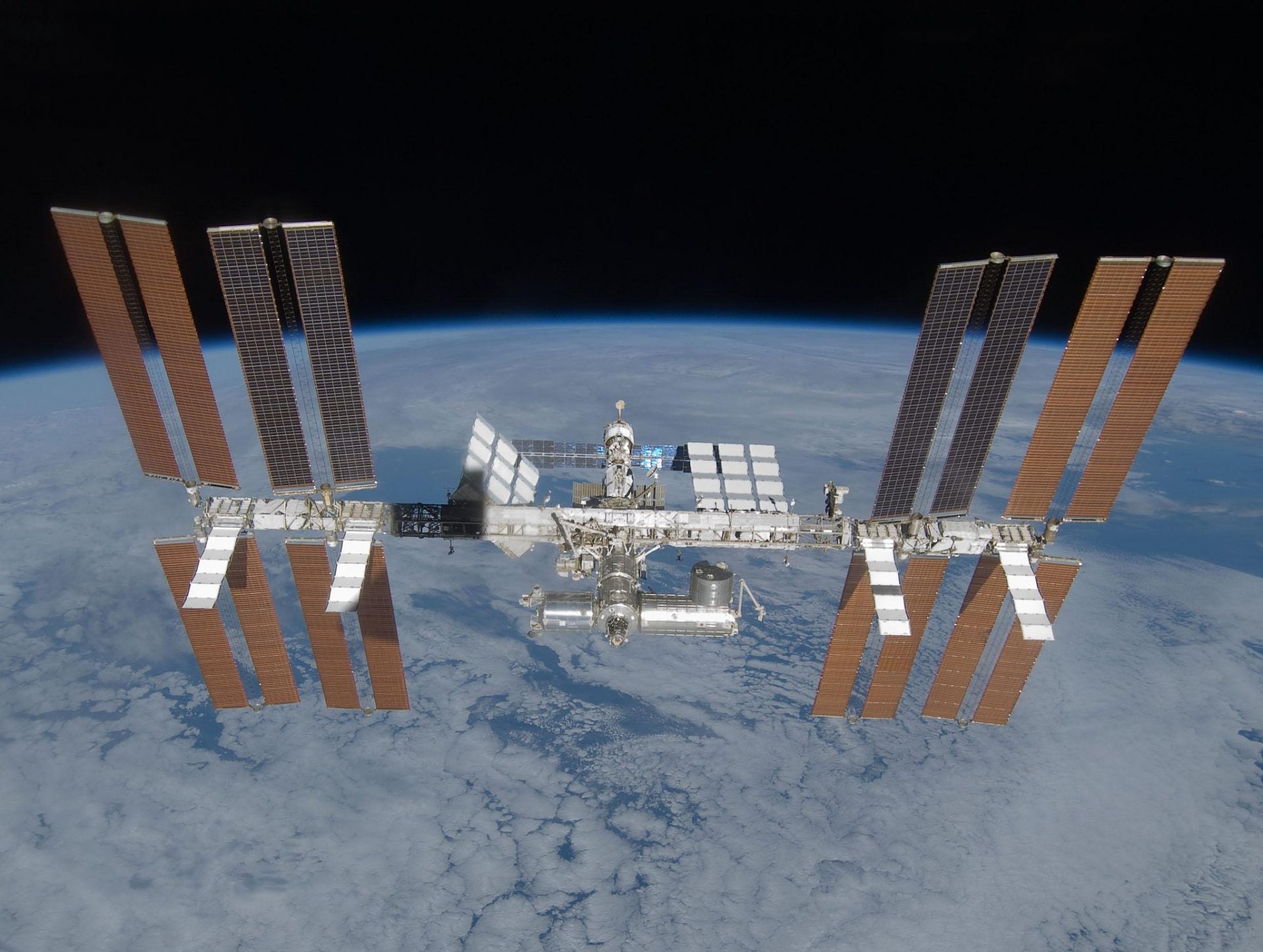 Сколько орбитальных станций в космосе сейчас. Международная Космическая станция МКС. МКС станция Союз. МКС 2009. МКС станция Космическая Орбита.