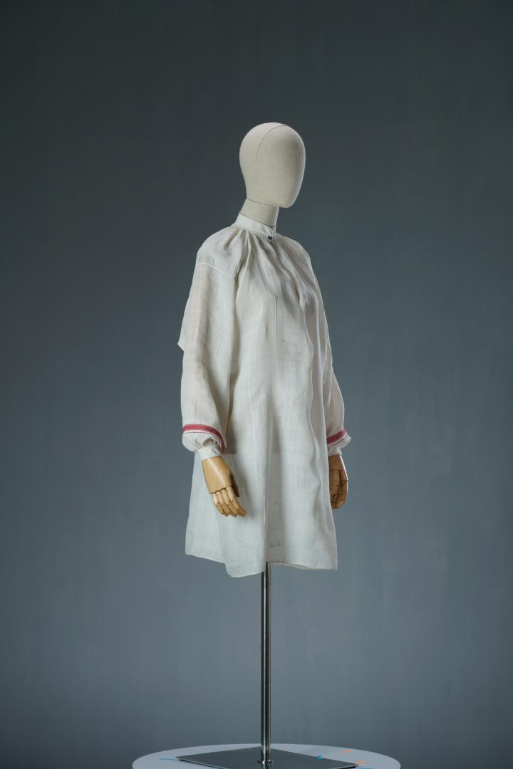 Сорочка ткана жіноча, перша половина XX століття. Колекція музею Івана Гончара