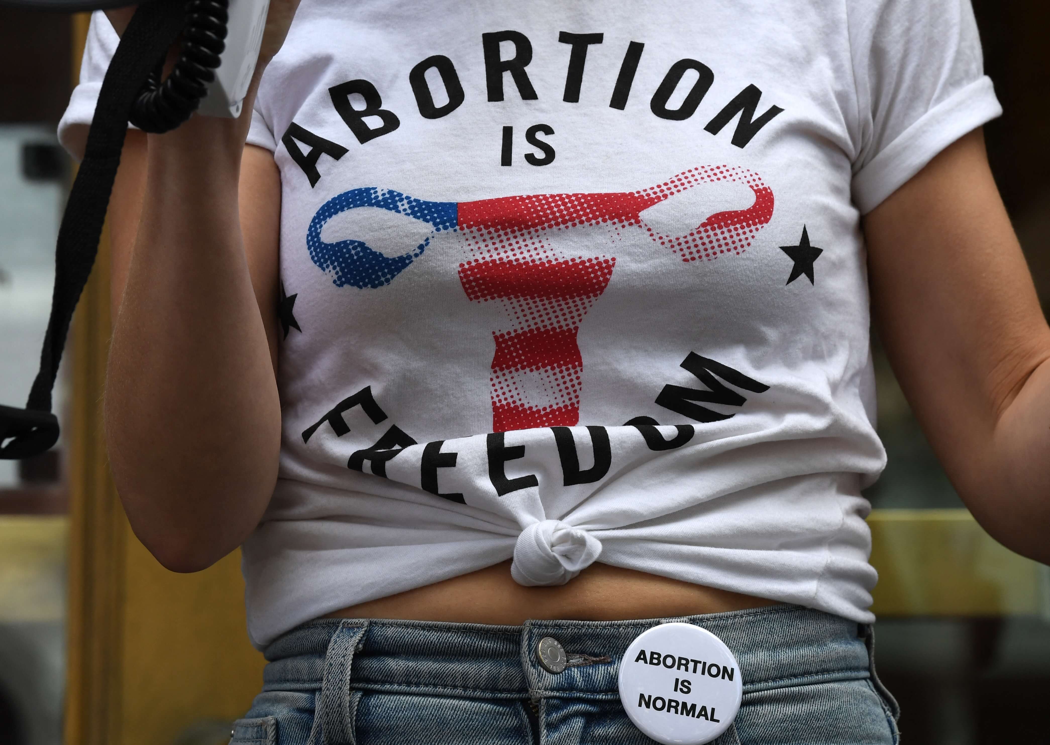  Мітинг проти заборони абортів перед церквою в Нью-Йорку,2019 рік. Фото: TIMOTHY A. CLARY / AFP