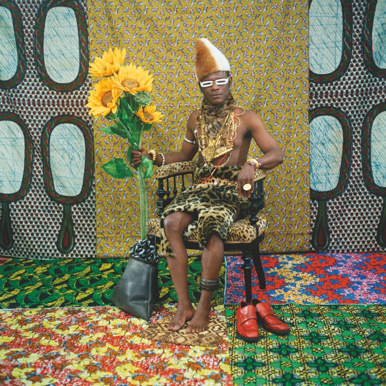 The Chief who Sold Africa to the Colonists, 1997. © Samuel Fosso.