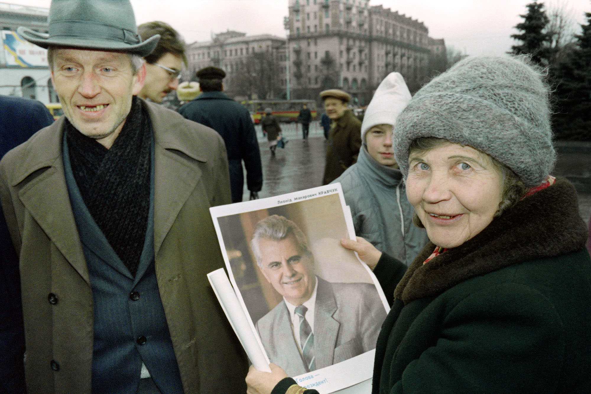 Прихильники кандидата в президенти Леоніда Кравчука.   Київ, 30 листопада, 1991 року. Фото: Сергій Супінський / AFP. 