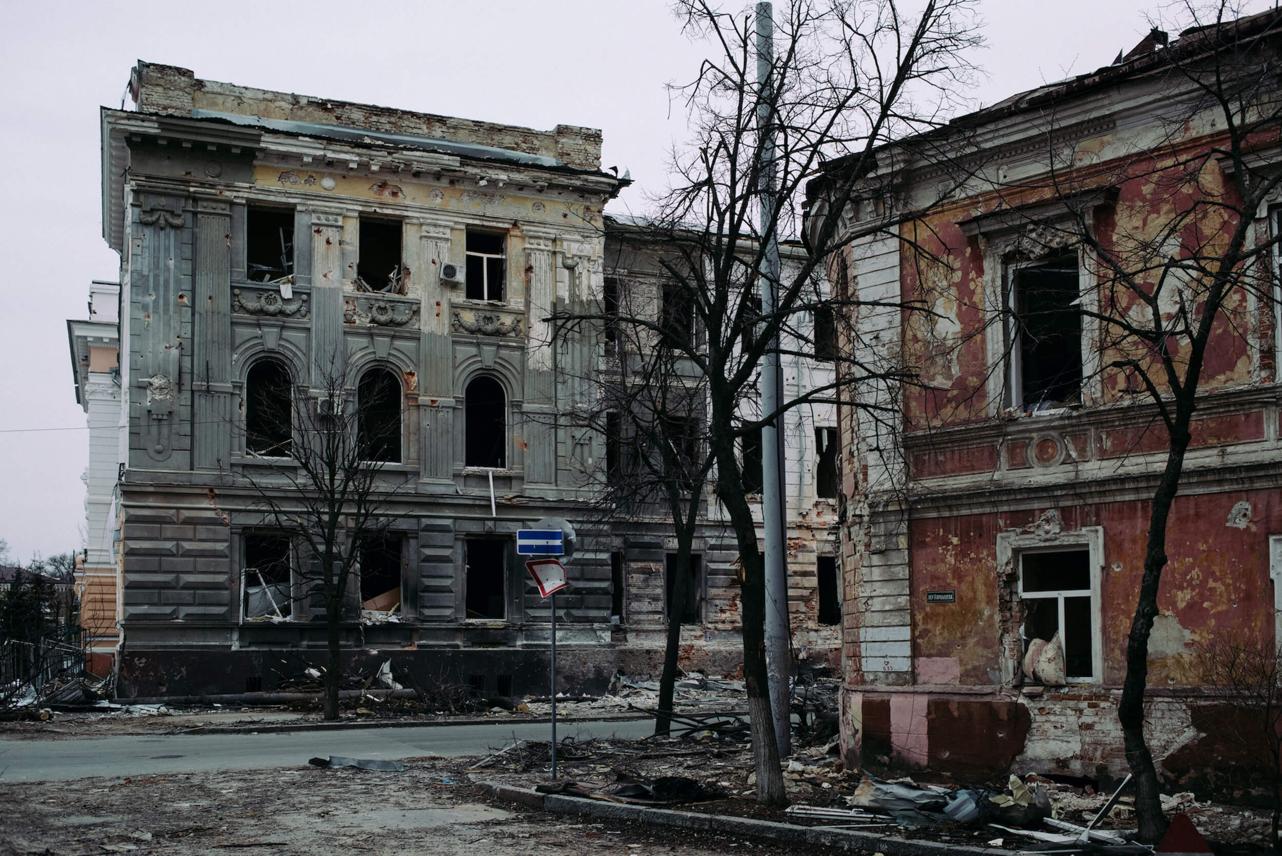 Одна з вулиць Харкова, зруйнована внаслідок кількох авіаударів. Харків, 26 березня  