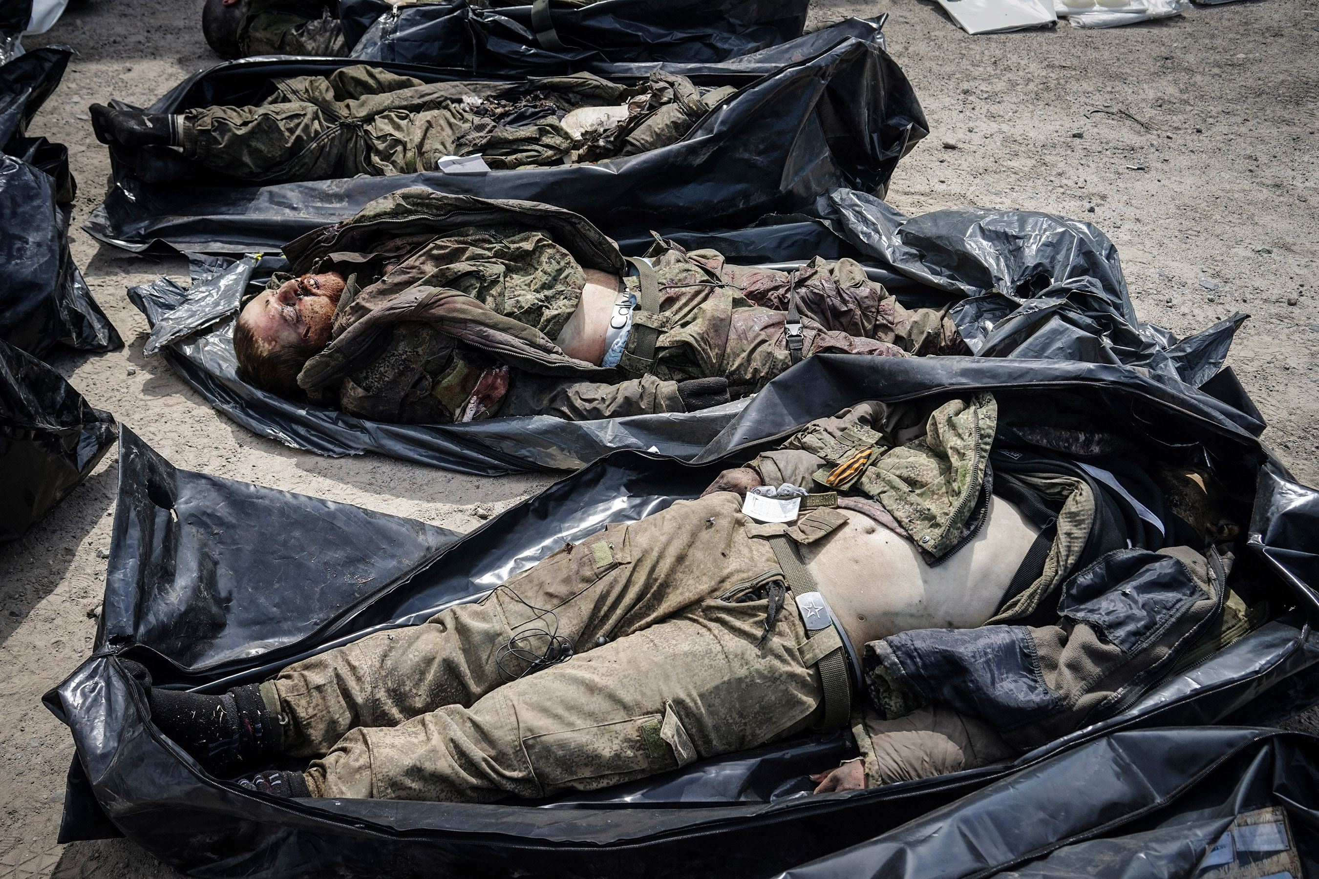 Ukrainian forensic experts describe the bodies of dead Russian soldiers
