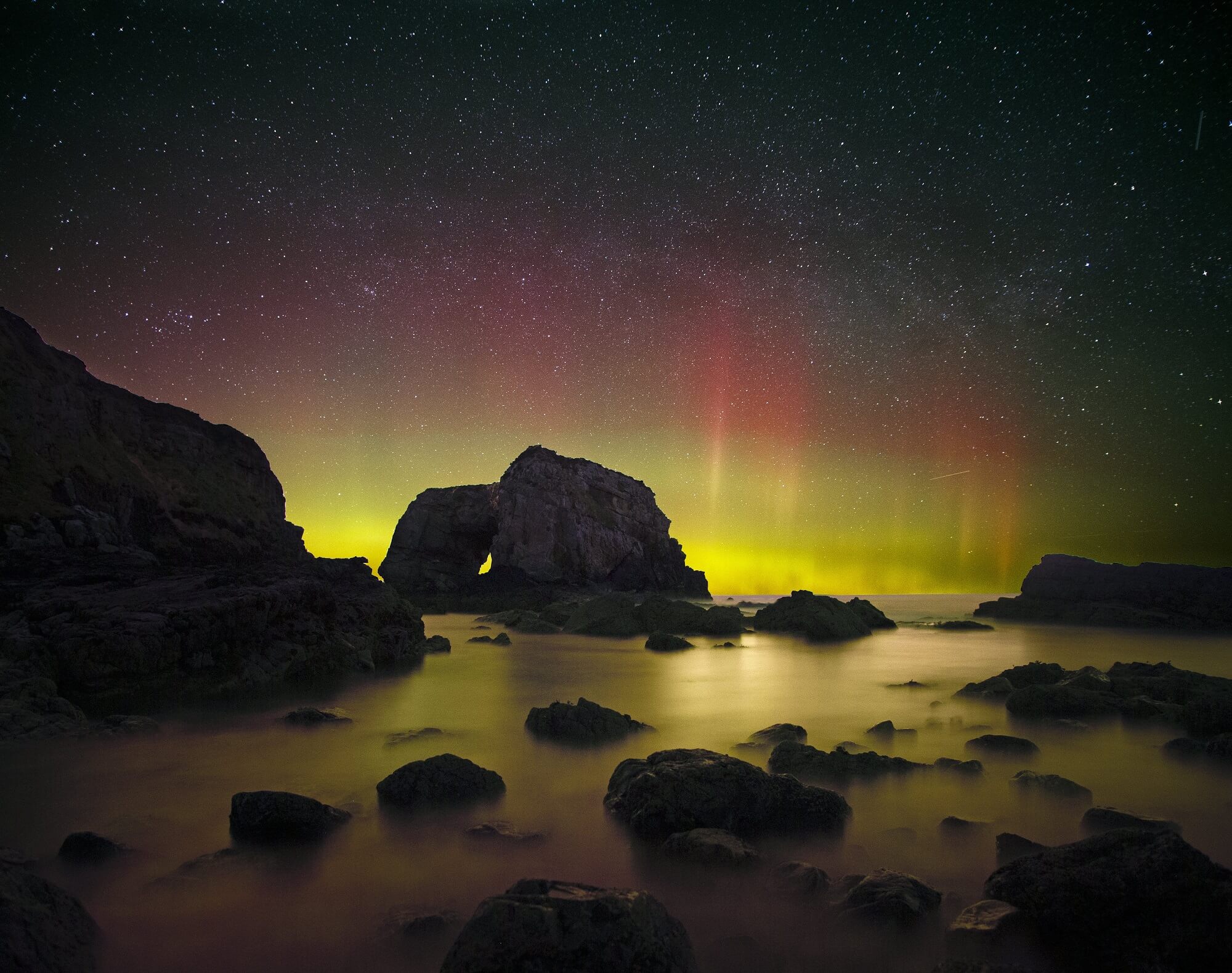 Aurorae Aurora Over the Great Pollet Sea Arch_1